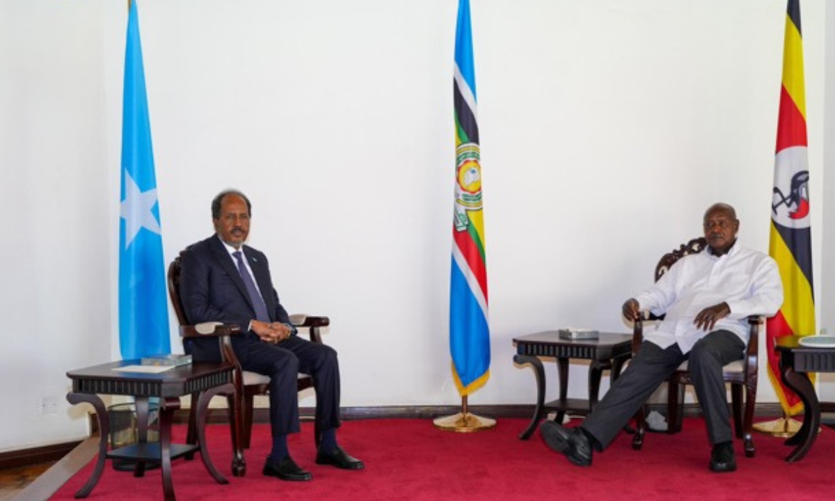 President Hassan Sheikh Mohamud and President Yoweri Museveni during a joint press briefing in Uganda